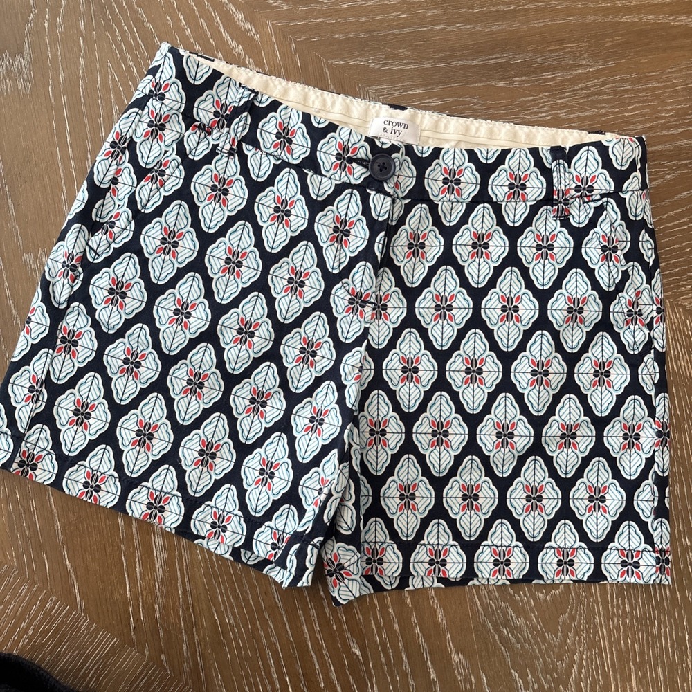 Crown &‎ Ivy Sz 2 BLUE/turquoise/Pink Patterned Shorts EXCELLENT & FUN Fast Ship